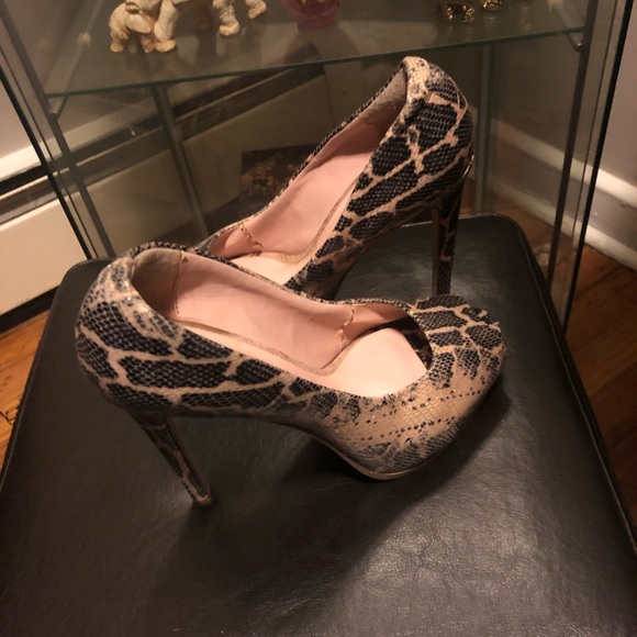 Kelsi Dagger pink & black snake skin high heels shoes - Picture 3 of 4